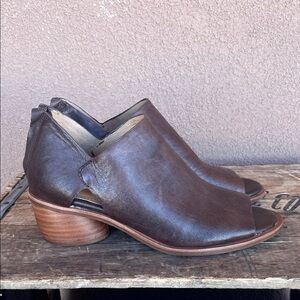 Soft Carleigh Brown leather peep toes booties